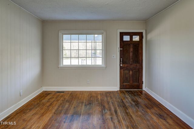 2012 Meadowview Parkway, Kingsport, TN 37660