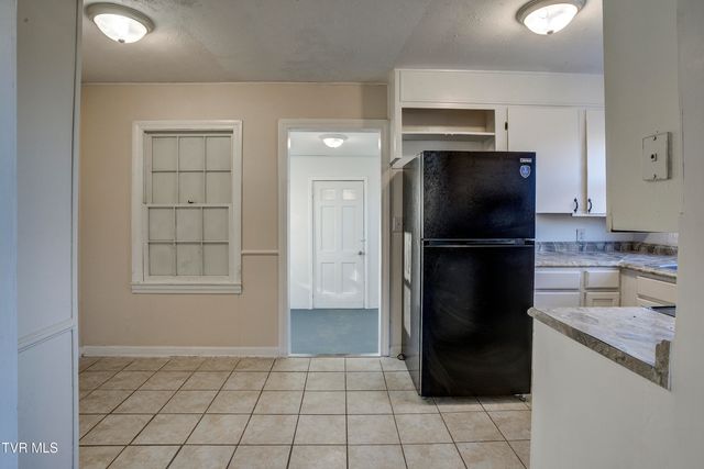 2012 Meadowview Parkway, Kingsport, TN 37660