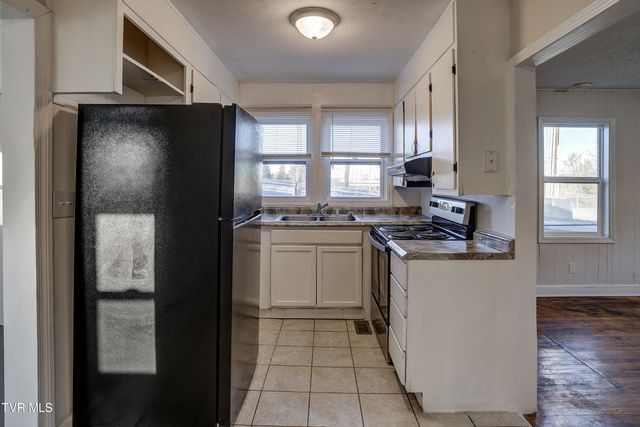 2012 Meadowview Parkway, Kingsport, TN 37660