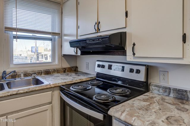 2012 Meadowview Parkway, Kingsport, TN 37660