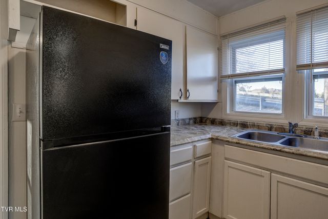 2012 Meadowview Parkway, Kingsport, TN 37660