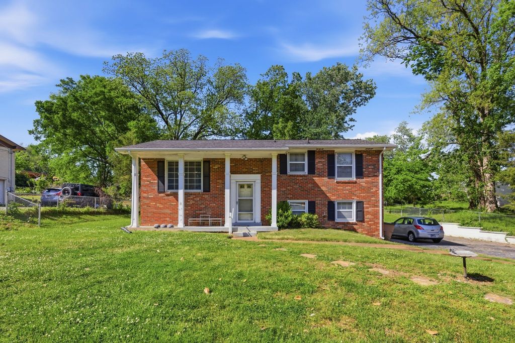 124 Luna Dr, Nashville, TN 37211