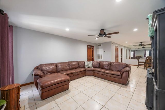 7400 Bellerive Drive 1807, Houston, TX 77036