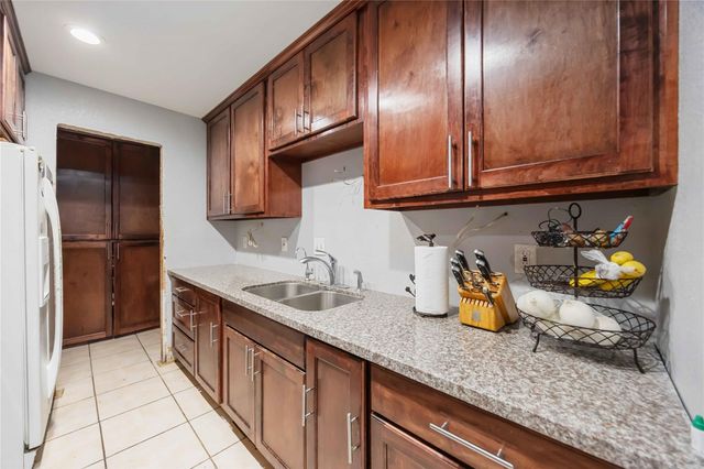 7400 Bellerive Drive 1807, Houston, TX 77036