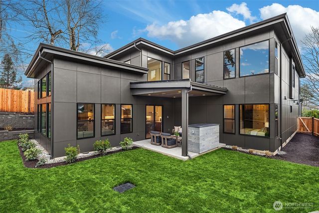 520 7th Street S, Kirkland, WA 98033