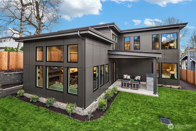 520 7th Street S, Kirkland, WA 98033