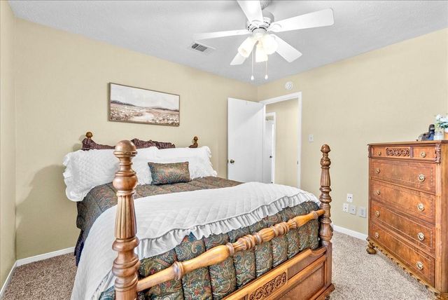 904 Sandringham Drive, Friendswood, TX 77546
