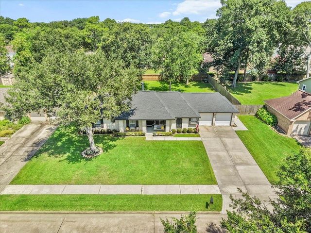 904 Sandringham Drive, Friendswood, TX 77546