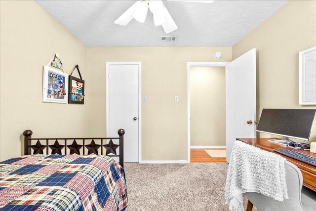 904 Sandringham Drive, Friendswood, TX 77546