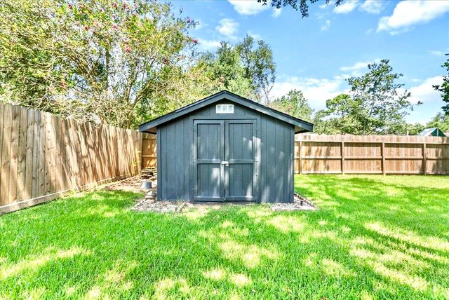 904 Sandringham Drive, Friendswood, TX 77546