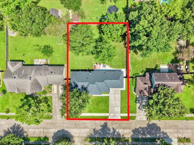 904 Sandringham Drive, Friendswood, TX 77546