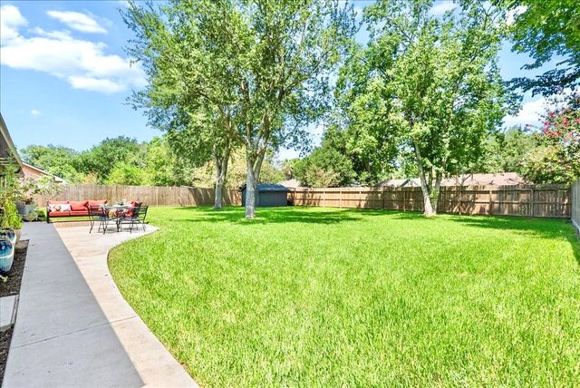 904 Sandringham Drive, Friendswood, TX 77546