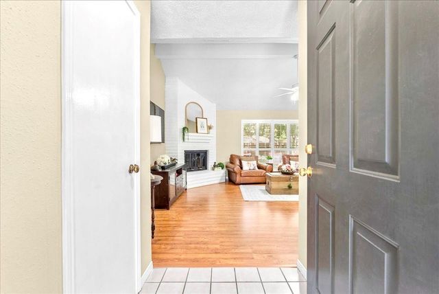 904 Sandringham Drive, Friendswood, TX 77546