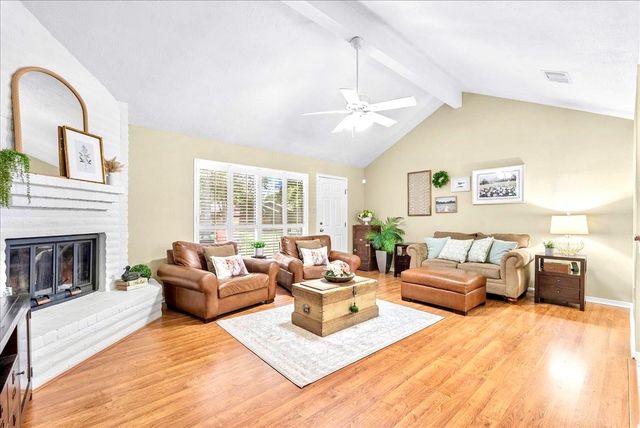 904 Sandringham Drive, Friendswood, TX 77546