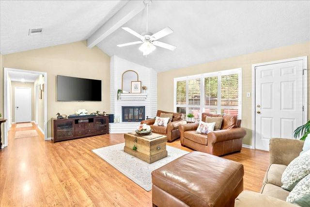 904 Sandringham Drive, Friendswood, TX 77546