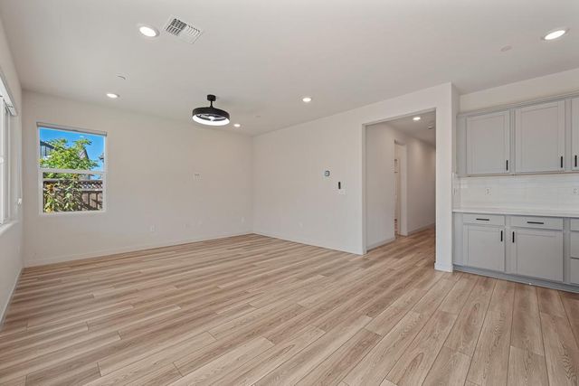 412 Fallen Leaf St, West Sacramento, CA 95605
