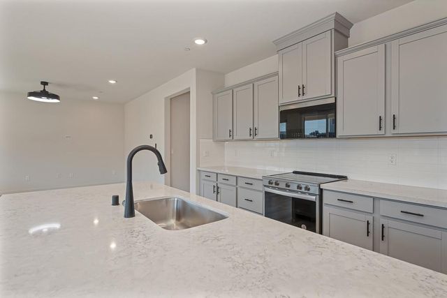 412 Fallen Leaf St, West Sacramento, CA 95605