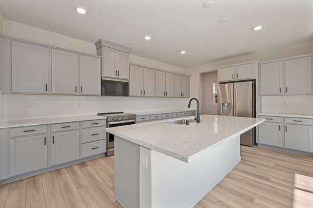 412 Fallen Leaf St, West Sacramento, CA 95605