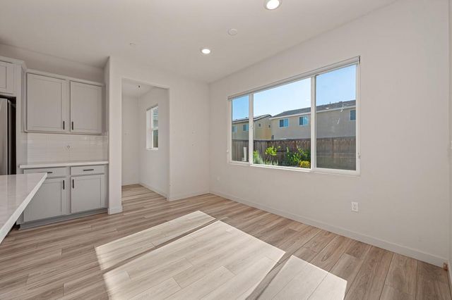 412 Fallen Leaf St, West Sacramento, CA 95605