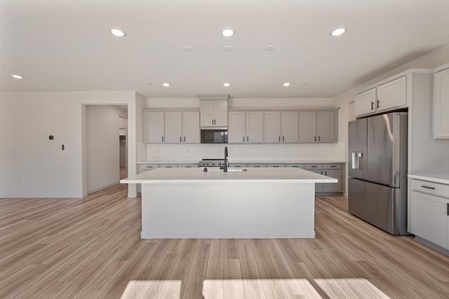 412 Fallen Leaf St, West Sacramento, CA 95605