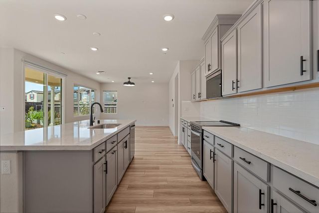 412 Fallen Leaf St, West Sacramento, CA 95605