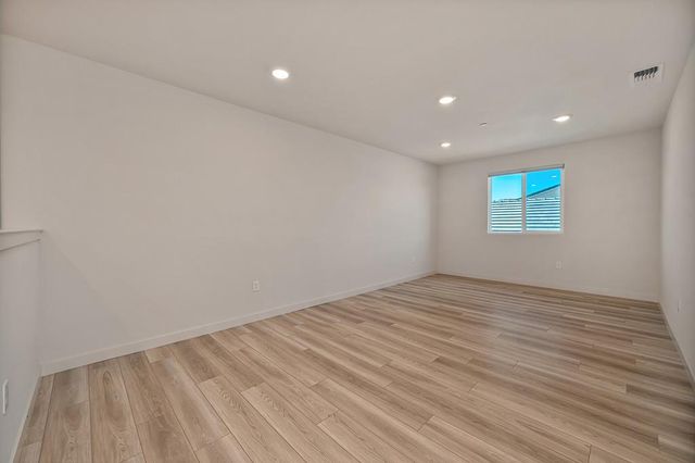 412 Fallen Leaf St, West Sacramento, CA 95605