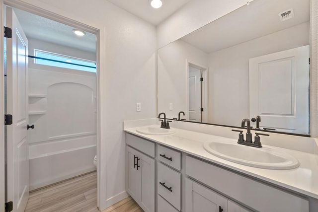 412 Fallen Leaf St, West Sacramento, CA 95605