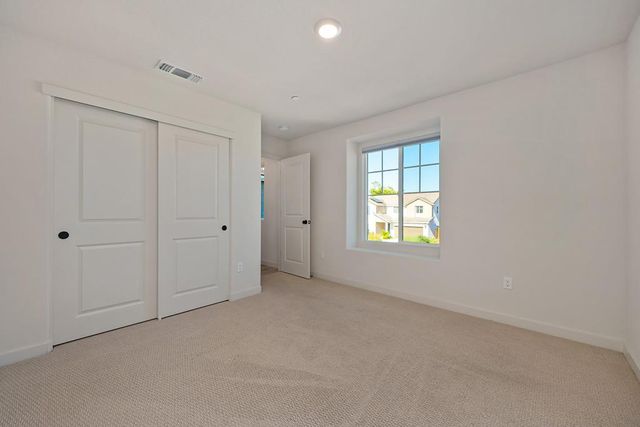 412 Fallen Leaf St, West Sacramento, CA 95605