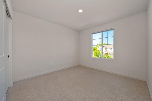 412 Fallen Leaf St, West Sacramento, CA 95605