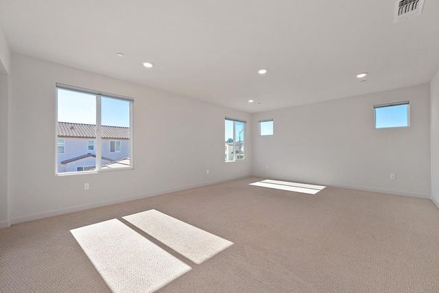 412 Fallen Leaf St, West Sacramento, CA 95605