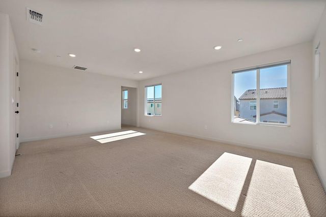 412 Fallen Leaf St, West Sacramento, CA 95605