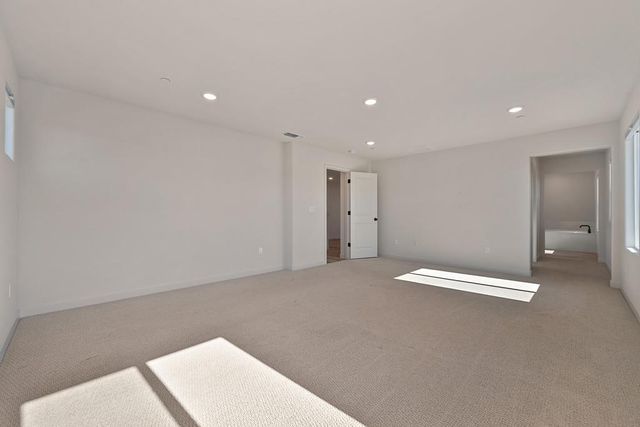 412 Fallen Leaf St, West Sacramento, CA 95605