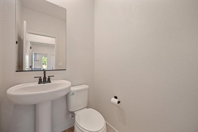 412 Fallen Leaf St, West Sacramento, CA 95605