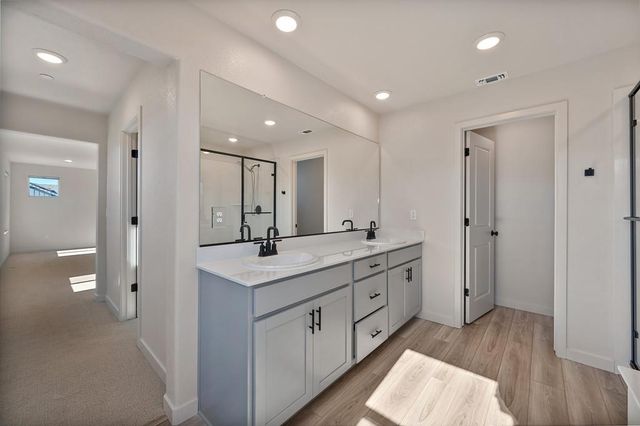 412 Fallen Leaf St, West Sacramento, CA 95605