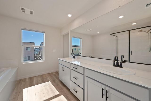 412 Fallen Leaf St, West Sacramento, CA 95605