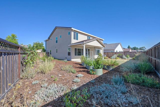 412 Fallen Leaf St, West Sacramento, CA 95605