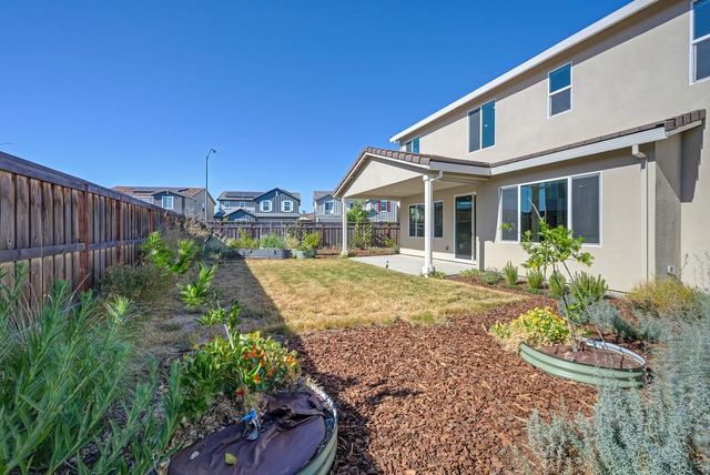 412 Fallen Leaf St, West Sacramento, CA 95605