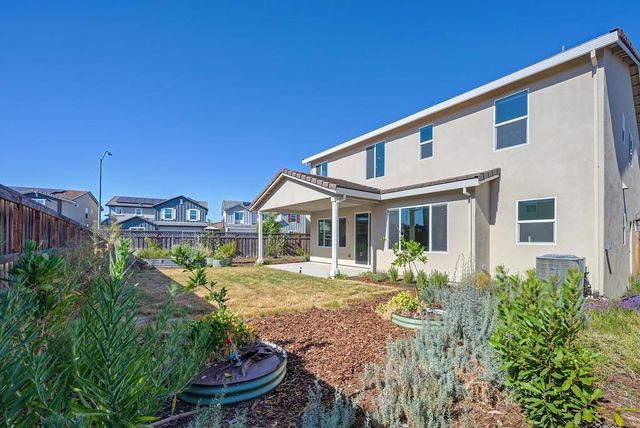 412 Fallen Leaf St, West Sacramento, CA 95605