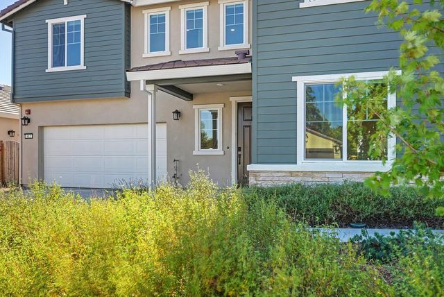 412 Fallen Leaf St, West Sacramento, CA 95605