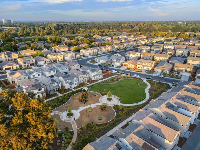 412 Fallen Leaf St, West Sacramento, CA 95605