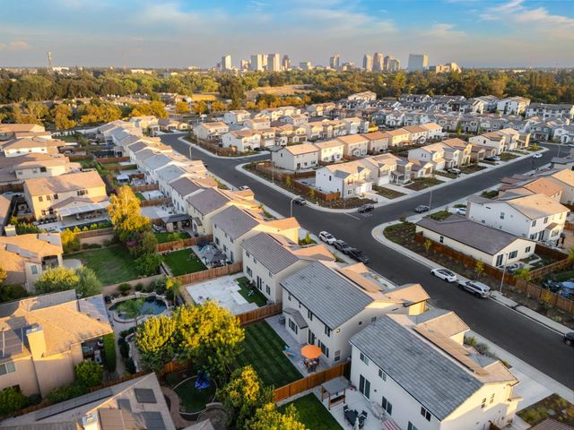 412 Fallen Leaf St, West Sacramento, CA 95605