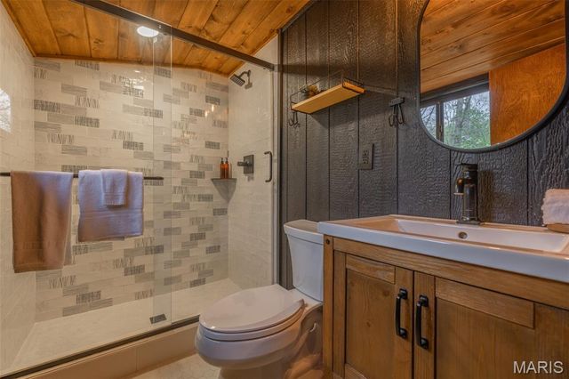 445 Foxfire Circle Drive, Innsbrook, MO 63390