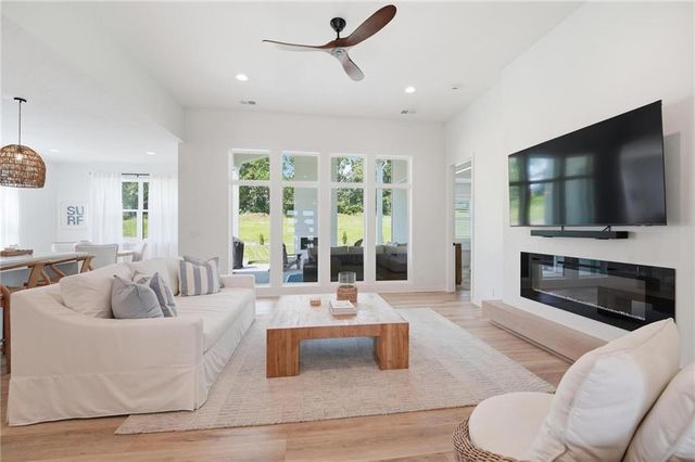 2132 SW Wheatfield Drive, Lee's Summit, MO 64082