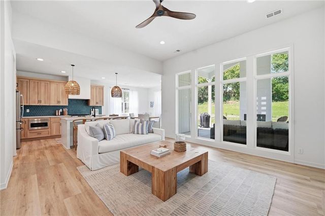 2132 SW Wheatfield Drive, Lee's Summit, MO 64082