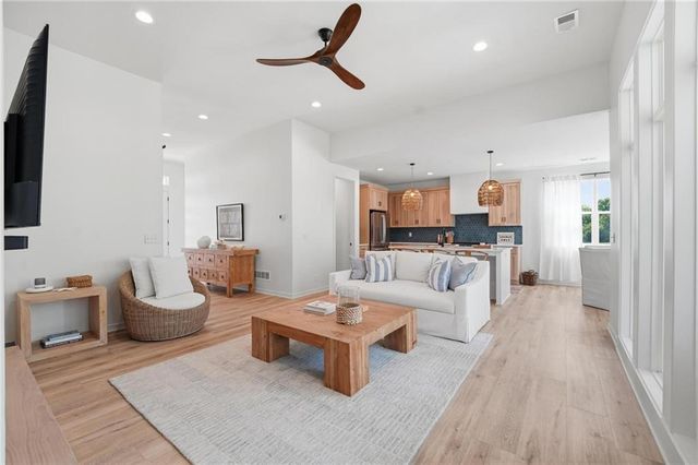 2132 SW Wheatfield Drive, Lee's Summit, MO 64082