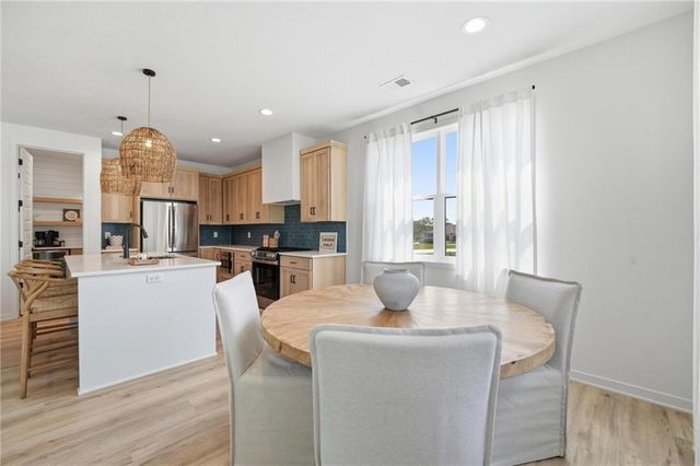 2132 SW Wheatfield Drive, Lee's Summit, MO 64082