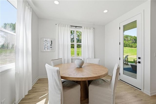 2132 SW Wheatfield Drive, Lee's Summit, MO 64082