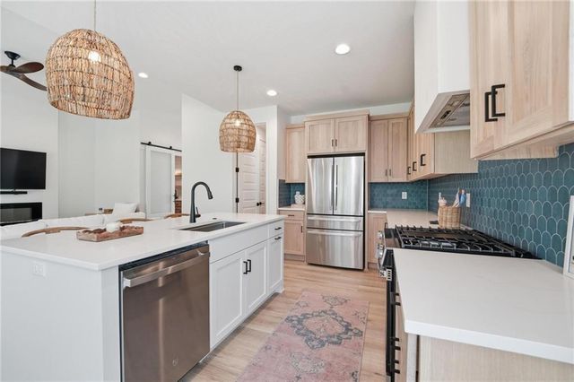 2132 SW Wheatfield Drive, Lee's Summit, MO 64082