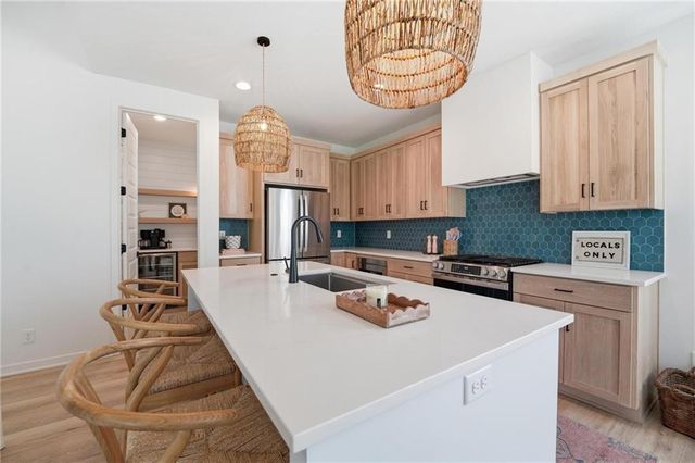 2132 SW Wheatfield Drive, Lee's Summit, MO 64082