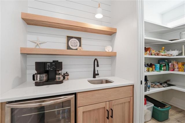 2132 SW Wheatfield Drive, Lee's Summit, MO 64082